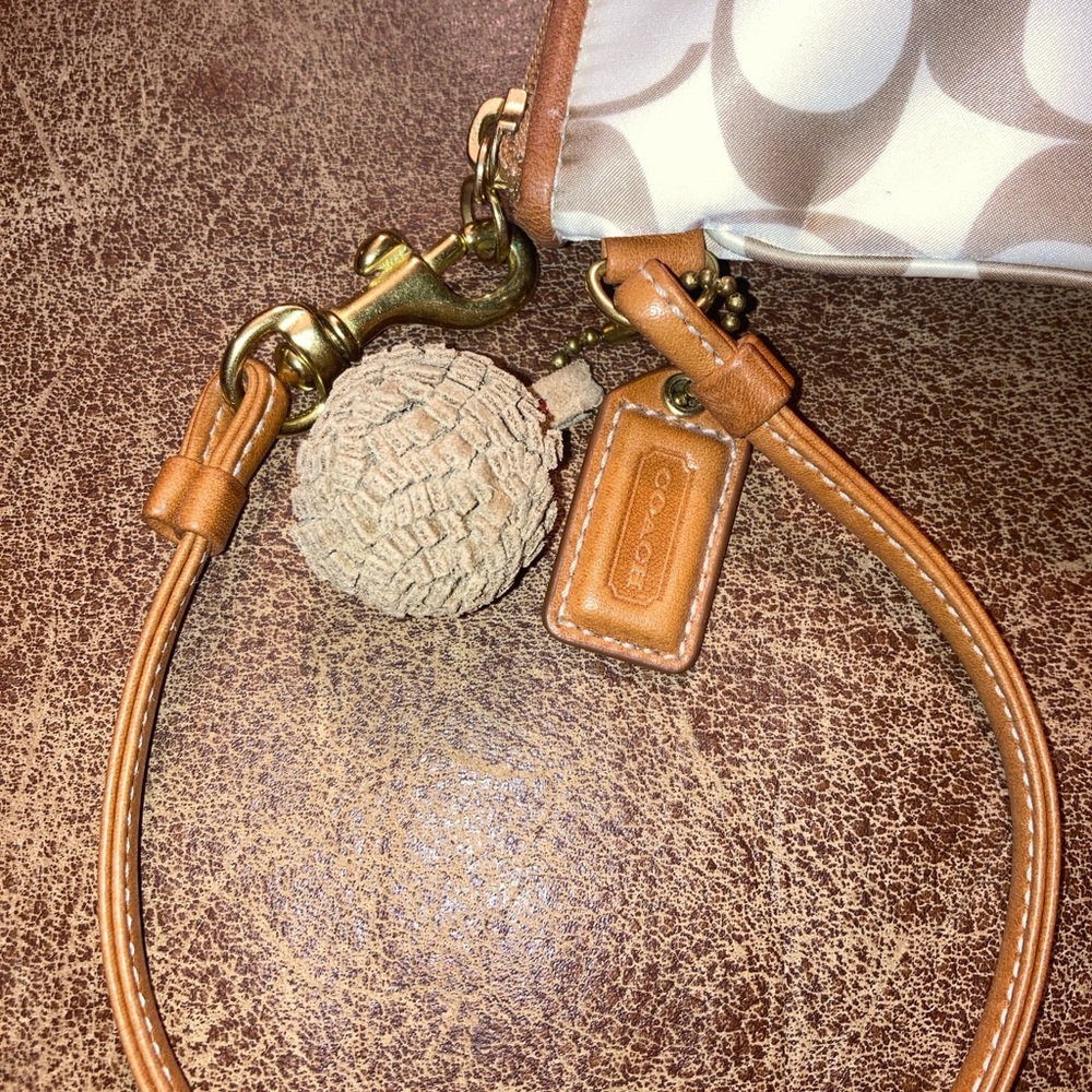 Coach vintage 2005 Hamptons leatherware nylon champagne Tote and Wristlet Set - Picture 4 of 16